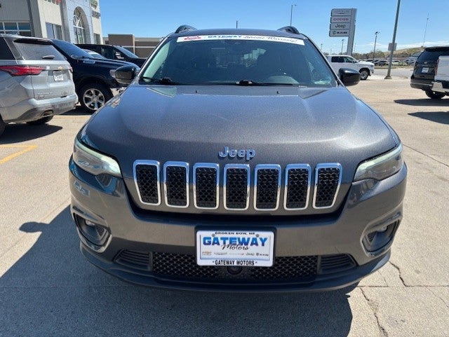 2022 Jeep Cherokee — side profile view