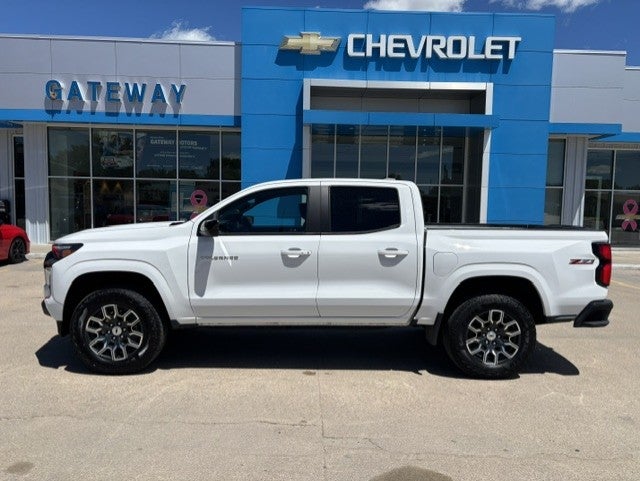 2024 Chevrolet Colorado Z71 in Summit White — front three-quarter view